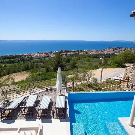 Royal Villa Podstrana