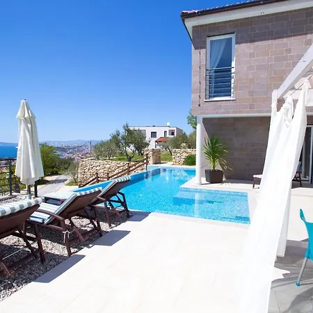 Royal Villa Podstrana